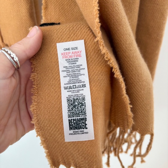 Reclaimed vintage tan knit fringe scarf - Picture 5 of 5
